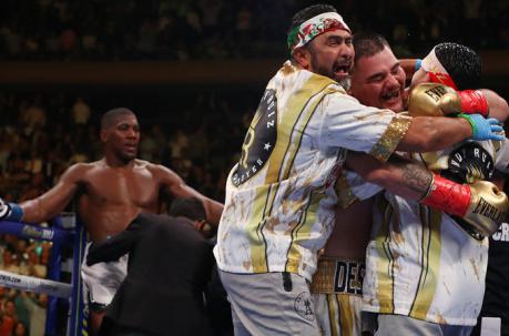 Anthony Joshua (izq.), cuando perdió el título mundial ante Andy Ruiz Jr en el Madison Square Garden de Nueva York el 1 de junio del 2019. Foto: AFP