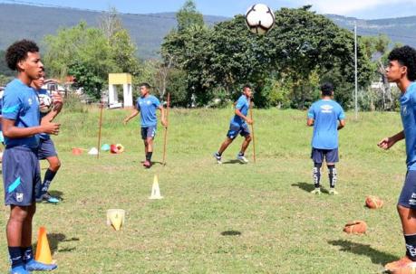Futbolistas de la reserva y de la Sub 18 de Universidad Católica jugarán por el Cuniburo. tomado de la U. Católica