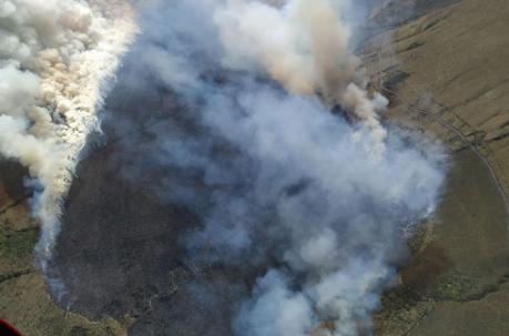 Vista aérea de los incendios forestales en la Reserva Cayambe-Coca. Cortesía: bomberos de Quito