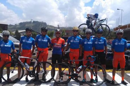 El equipo Saitel de Imbabura, en la víspera de la carrera. Foto: cortesía Organización de la Vuelta