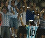 Lionel Messi celebra su gol anotado ante Colombia en partido de las eliminatorias a Rusia 2018. Foto: AFP