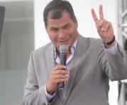 El presidente Rafael Correa bromea y simula un golpe. El video se viraliza en redes sociales. Foto: Archivo / ÚN