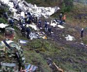 Equipos de rescate recuperaron los cuerpos del avión accidentado en el Municipio de La Unión, departamento de Antioquia (Colombia). Foto: EFE