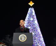 Barack Obama encendió por ultima vez el árbol de Navidad. Foto: AFP