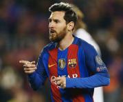El delantero argentino del FC Barcelona Lionel Andrés Messi celebra el gol marcado ante el Borussia Monchengladbach, el primero del equipo, durante el partido de la sexta jornada de Liga de Campeones que disputan en el estadio Camp Nou de Barcelona. Foto: