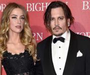 Depp (der.) sostiene que su exesposa Amber Heard debe hacerse cargo de los honorarios de sus abogados. Foto: Tomada de Infobae