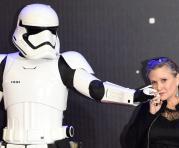Carrie Fisher llegando a la premier en Europa de la película 'Star Wars: The Force Awakens'. Foto: AFP