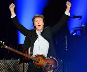 Paul McCartney durante un concierto en París. Foto: AFP