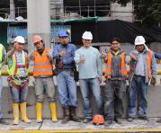 Los ocho obreros participaron de un rescate en un paso a desnivel cuyo video se hizo viral. Foto: Alfredo Lagla / ÚN
