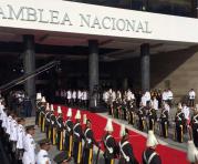 En los exteriores de la Asamblea ya se espera la llegada de los invitados al cambio de mando presidencial. Foto: Vicente Costales / ÚN
