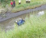 El auto fue encontrado metros antes del reservorio de Guangopolo. Foto: Cortesía COE-M