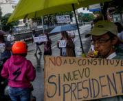 Simpatizantes de la oposición participan en una protesta en contra de el gobierno de Nicolás Maduro hoy, miércoles 28 de junio de 2017, en Caracas (Venezuela). Foto: EFE