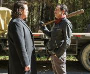 Josh McDermitt (izq.) y Jeffrey Dean Morgan en la séptima temporada de The Walking Dead (2010). Foto: IMDB