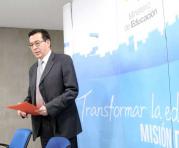 El ministro Fander Falconí, en la rueda de prensa del lanzamiento del programa Quiero ser Maestro 6 en el Ministerio de Educación. Foto: Pavel Calahorrano / ÚN