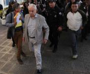 El exfiscal Galo Chiriboga luego de permanecer 8 horas retenido en la Fiscalía General del Estado. Foto: Diego Pallero  / ÚN