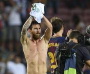 Lionel Messi es aplaudido por hinchas del FC Barcelona luego del partido ante el Real Betis. Foto: AFP