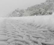 Kilómetro 20 de la vía a Papallacta cubierta de nieve. Foto: Cortesía de la Secretaria de Riesgos.