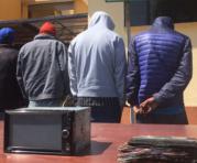 Cuatro hombres fueron detenidos en el sector de Quitumbe, en el sur de Quito. Foto: Eduardo Terán / ÚN