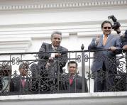 Lenín Moreno saluda desde el balcón del Palacio de Gobierno en el cambio de guardia Foto: Flickr de la Presidencia