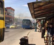 En la Ulloa, a la congestión se suma el humo que botan principalmente los buses. Foto: ÚN