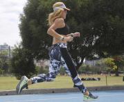 La atleta se entrenó en el parque La Carolina, tras una breve visita. Foto: Alfredo Lagla / ÚN