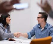 Un socio puede aportar con capital, conocimientos, habilidades y experiencias a una empresa. Foto: Ingimage