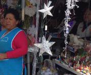 Antes trabajaban en las calles del Centro, hoy venden en la Rodrigo de Chávez. Foto: Ana Guerrero