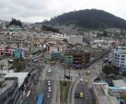 Varios carriles de la interseccion de las avenidas Mariscal Sucre y Rodrigo de Chavez se van a cerrar temporalmente por los trabajos del Metro de Quito Foto: Vicente Costales / ÚN