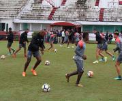Los jugadores de Liga de Quito ya se mueven en la cancha de Flamengo. Foto: cortesía de @LDU_OFicial