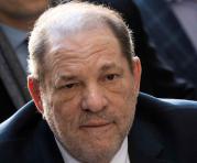 El exproductor de cine estadoundiense, Harvey Weinstein, fue condenado a 23 años de reclusión por violencia sexual. Foto: AFP