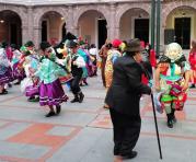 En La Tola (Centro) se realizó un baile en el que participaron varios vecinos. Foto: Cortesía