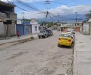 Las calles en el barrio LLano Grande están  llenas de huecos que dificultan la movilidad. Foto: cortesía Nicolás Aguirre